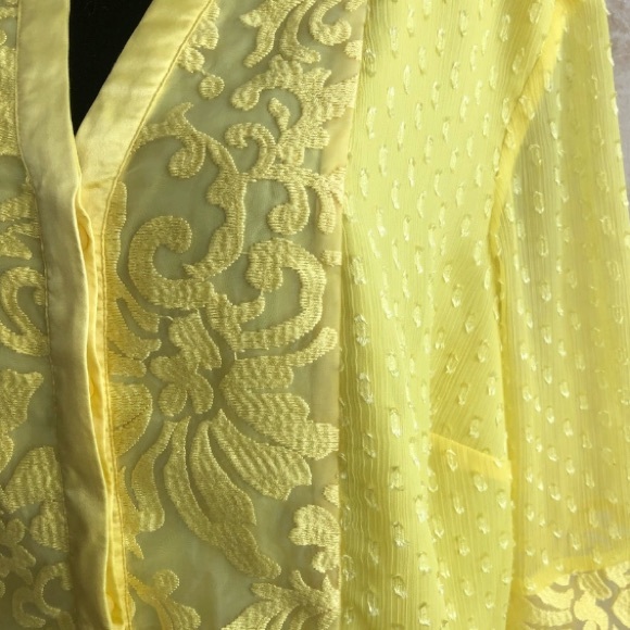 NWOT Isaac Mizrahi embroidered blouse - Picture 3 of 10